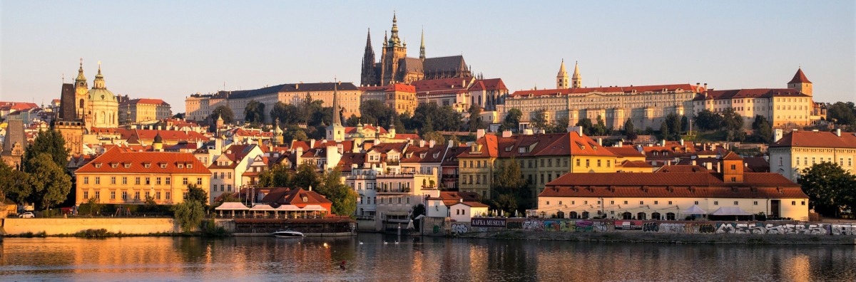 Panorama von Prag - Prague Morning (Roman Boed)  [flickr.com]  CC-BY 
Informazioni sulla licenza disponibili sotto 'Prova delle fonti di immagine'